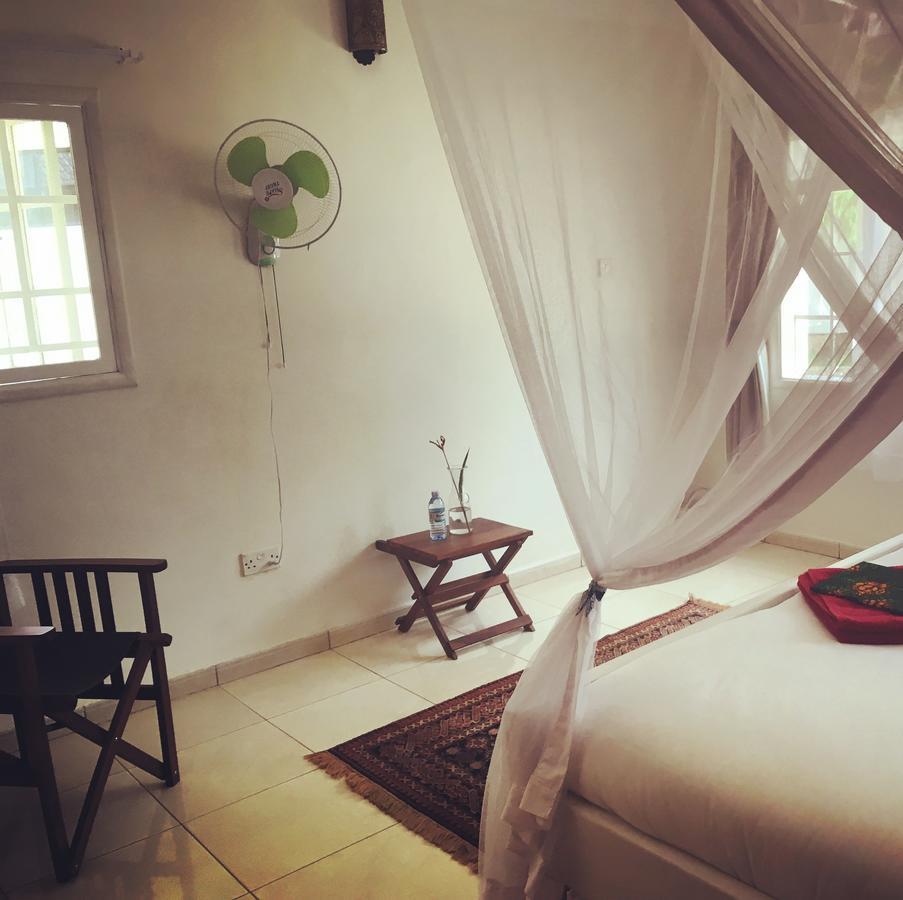 Bed and Breakfast The Guinea Fowl Entebbe Exterior foto